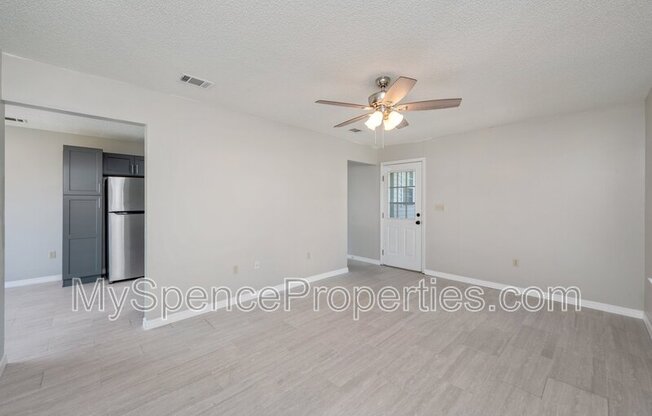 440 APPLE DR