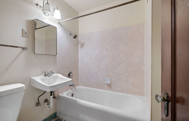 Studio, 1 bath, 576 sqft, $1,495, Unit 204
