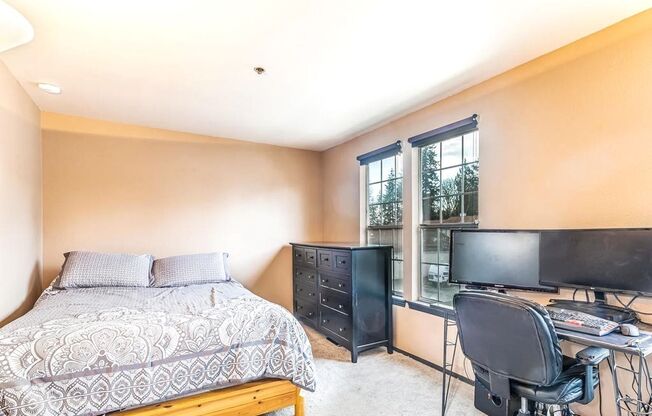 Rooms for Rent in Kent - 2bedroom Townhome Condo