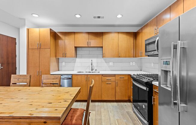 Stunning Modern Luxury 3BD/2BA Condo in Marina Del Ray with 2 Parking Spaces