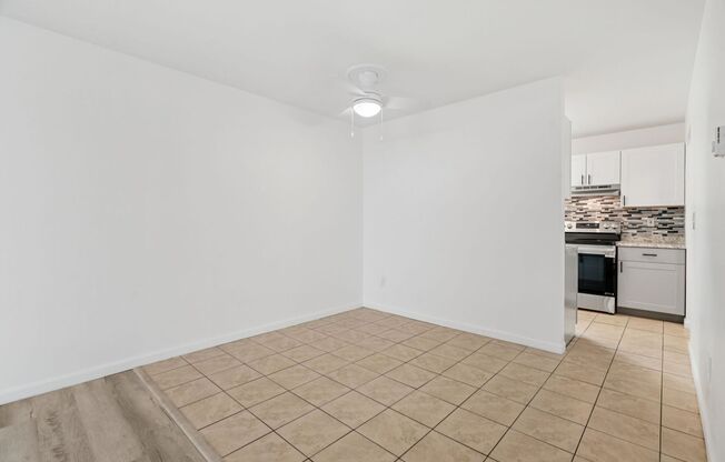 3 beds, 1.5 baths, 1,231 sqft, $2,325, Unit R5