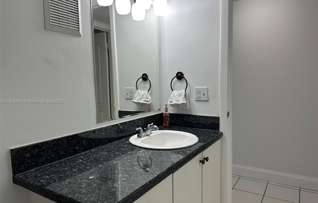 2620 W 76 ST