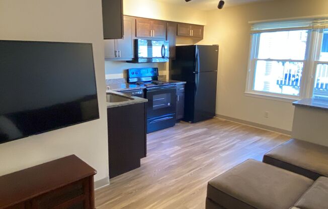 2 beds, 1 bath, 705 sqft, $1,290