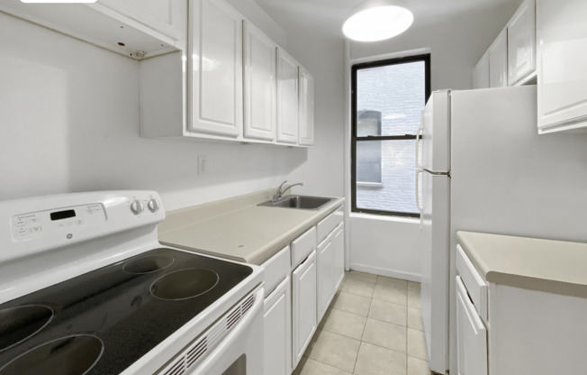 528 W 152 ST