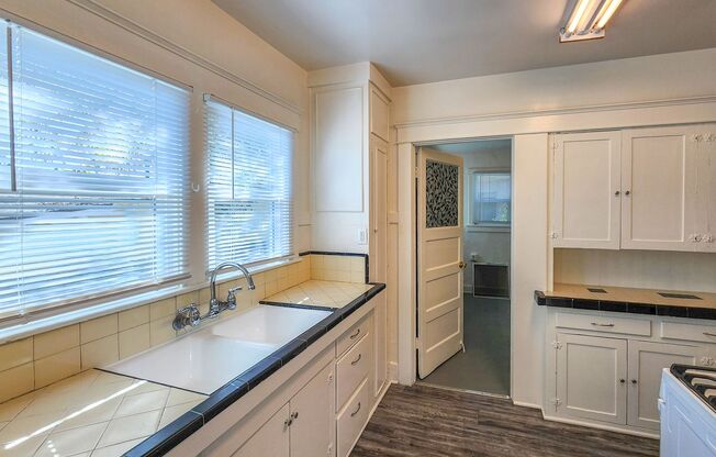 383 N Wilson Ave