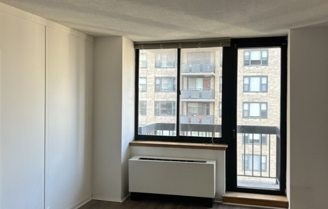 1 bed, 1 bath, 542 sqft, $3,700, Unit 27D