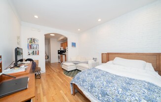344 W 17 ST