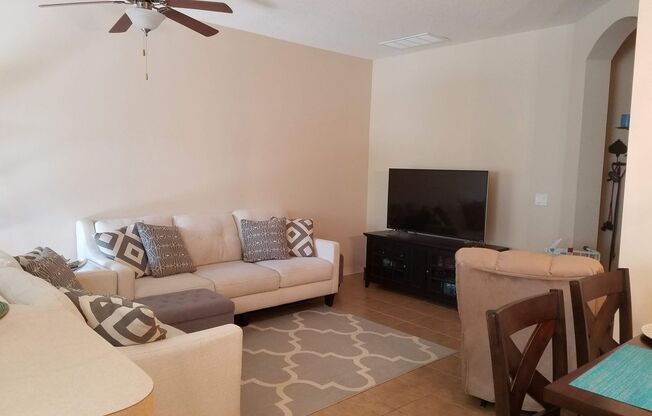 3/2 Townhouse Near University Parkway