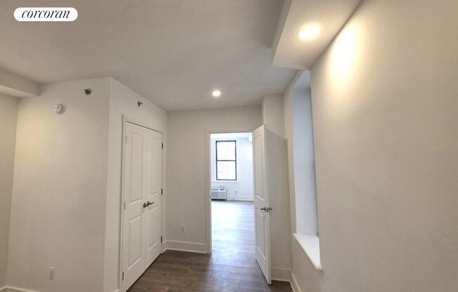 1 bed, 1 bath, $5,500, Unit 10I