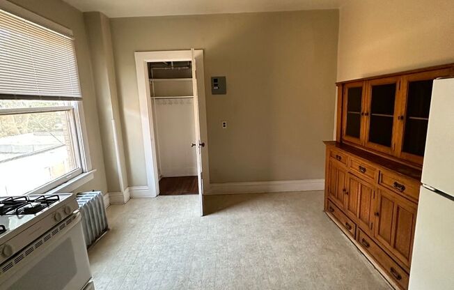 1 bed, 1 bath, $1,500, Unit C