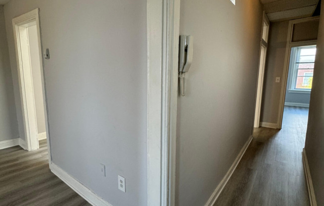 2 beds, 1 bath, $1,300, Unit Unit 3