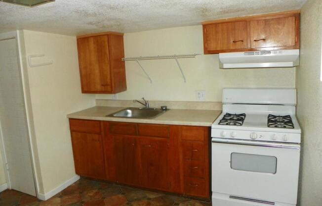 2 beds, 1 bath, $800