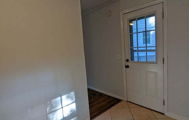 2 beds, 1 bath, $1,300