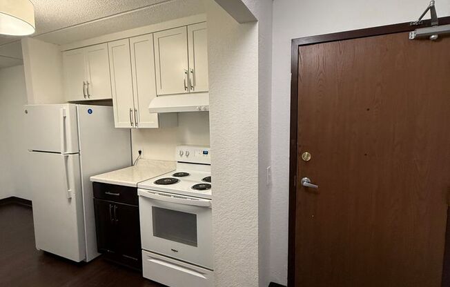 2 beds, 1.5 baths, 893 sqft, $1,495, Unit 113