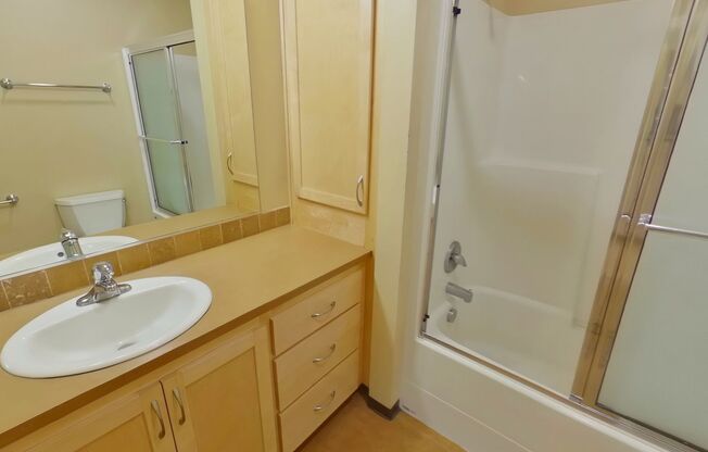 3 beds, 2 baths, 967 sqft, $2,400, Unit 304