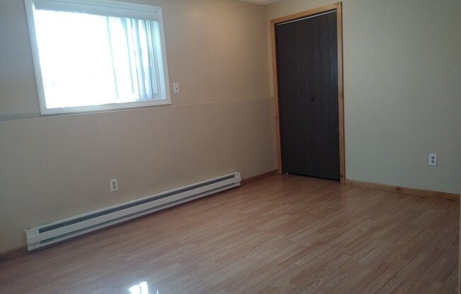 2 beds, 1 bath, 600 sqft, $925, Unit #4