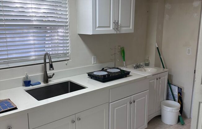 Studio in North Miami Beach Includes Utilities/ Estudio en North Miami Beach Incluye servicios públicos