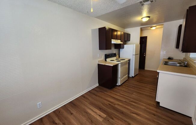 2 beds, 2 baths, 918 sqft, $1,175, Unit Unit B