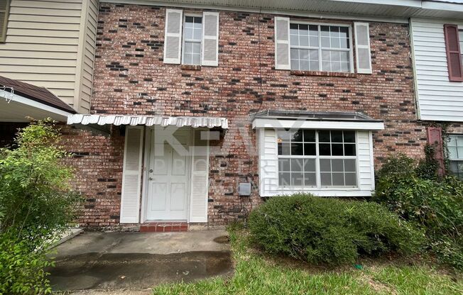 Spacious townhouse in the heart of Lafayette!
