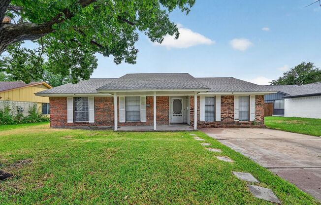 Quaint Home in Peaceful Carrollton Neighborhood!