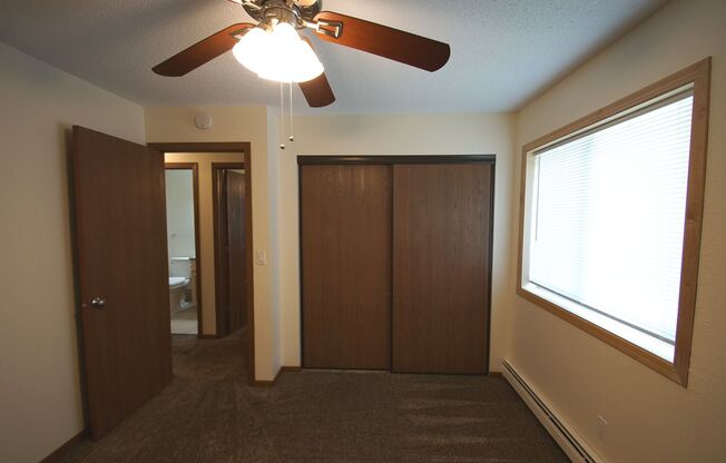 2 beds, 2 baths, 915 sqft, $1,695, Unit 113