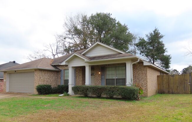 Beautiful 4 Bedroom, 2 Bath Home in Whitehouse ISD!