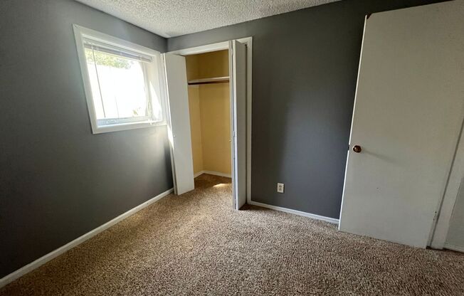 2 beds, 1 bath, $1,650, Unit B