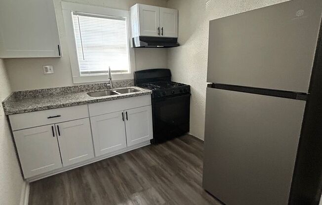 2 beds, 1 bath, 657 sqft, $850, Unit 3315 Reeves St #4 R