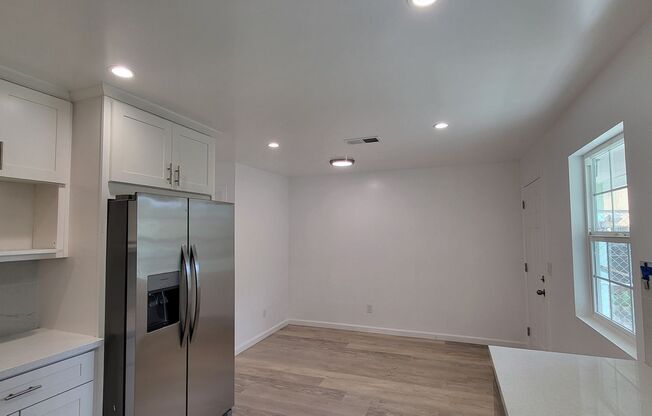 Fully Remodeled Townhouse
