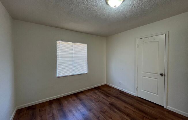 Cozy 3 bedroom, 1 bathroom home!