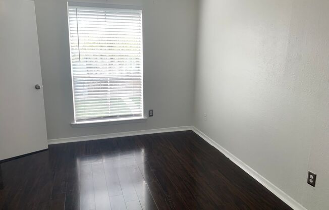 1 bed, 1 bath, 600 sqft, $985, Unit 112