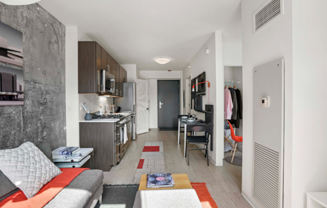 713 N WLS