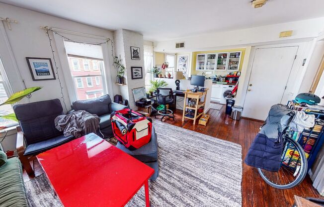 Luxurious Remodeled 1BR Suite with Island Kitchen