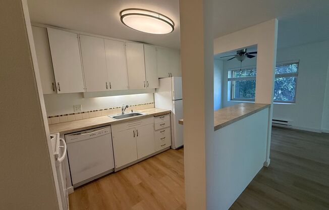 2 beds, 1 bath, 900 sqft, $2,100, Unit 102