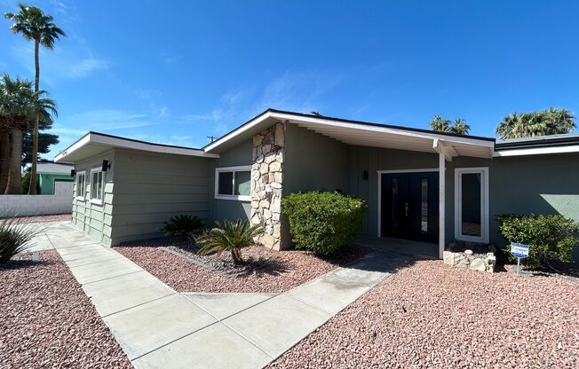 Mid-Century Modern Gem in Historic Paradise Palms!