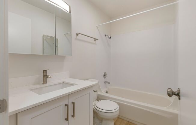 2 beds, 2 baths, 1,075 sqft, $2,885, Unit 204