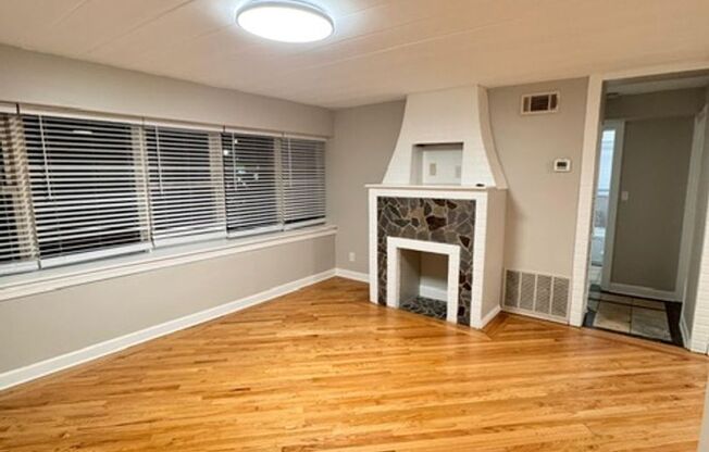 6015-23 N. Fairfield