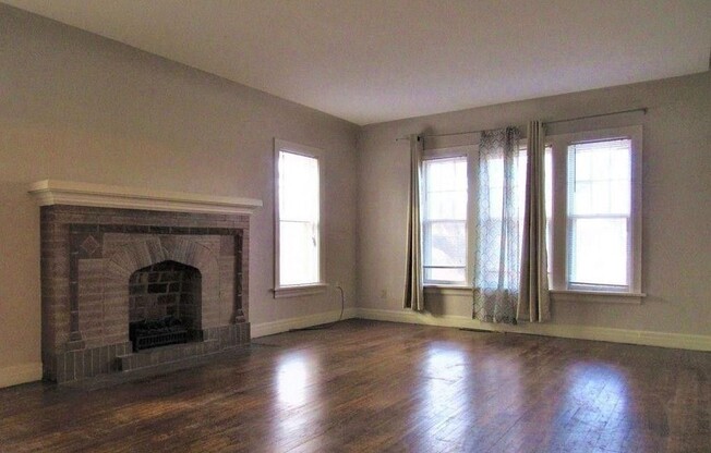 Large 2 Bedroom Duplex minutes from the Plaza District