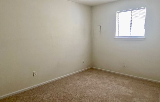 2 beds, 1 bath, 900 sqft, $1,295, Unit Cypress Ave- 1309 #201