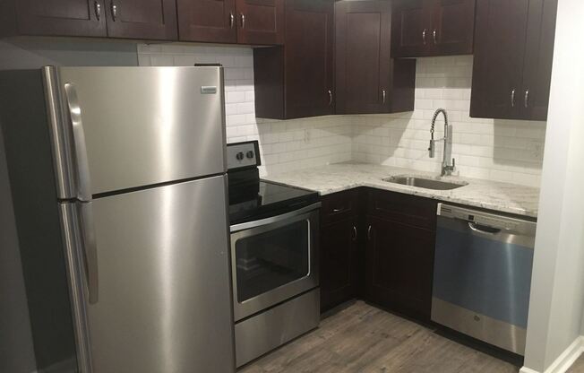 1002 Parkvale Court