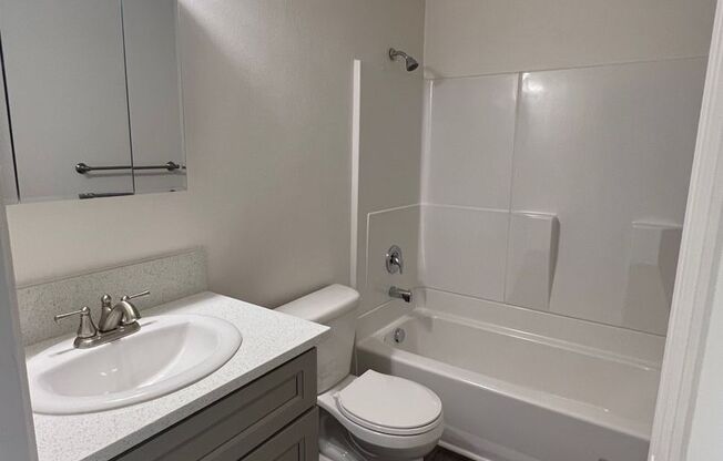 2 beds, 1 bath, $1,595, Unit #2