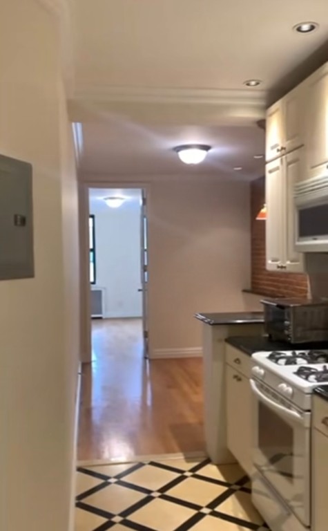 212 E 34 ST