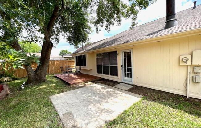 4007 LOTUS DR