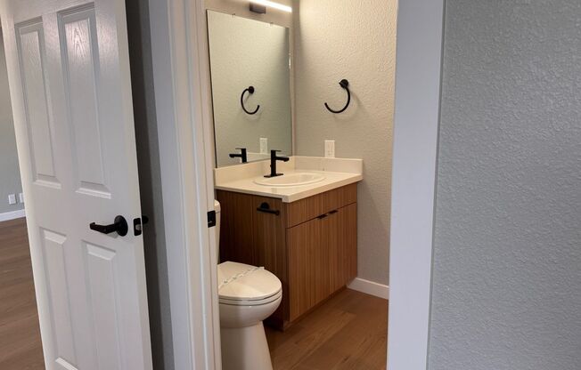 2 beds, 1.5 baths, 866 sqft, $3,115, Unit 800N3