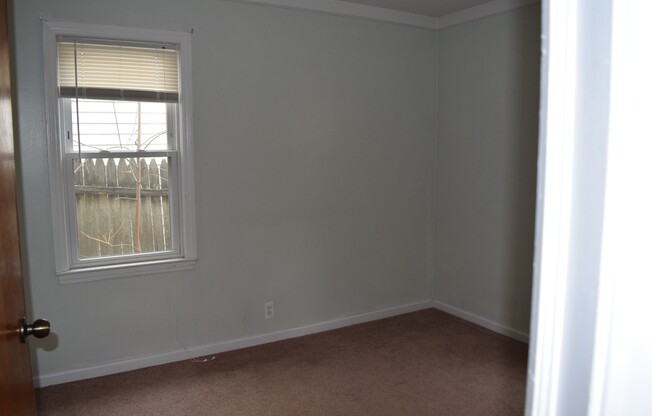 2 beds, 1 bath, $1,100