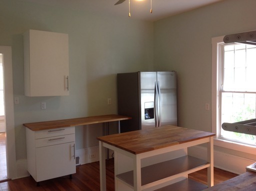 2 beds, 1 bath, $1,175, Unit 933 Franklin Street