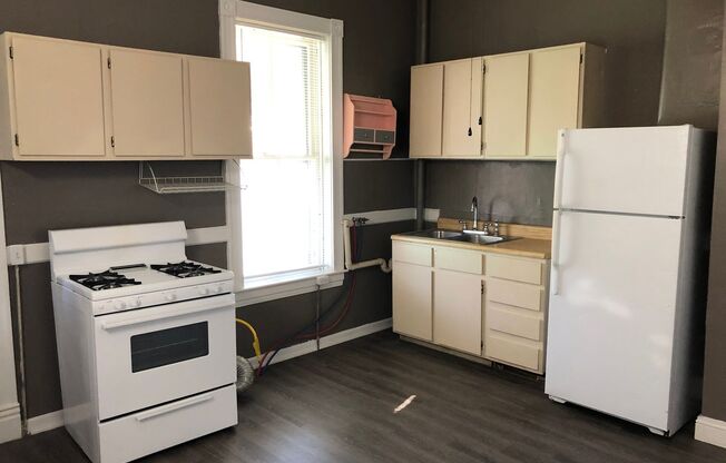 2 beds, 1 bath, $1,295