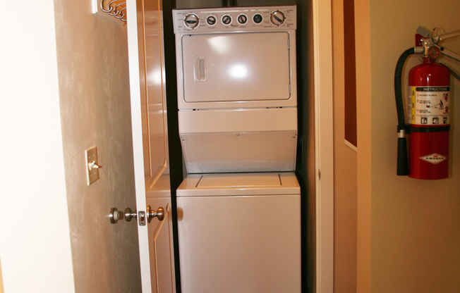 2 beds, 1 bath, 1,007 sqft, $1,890, Unit 08