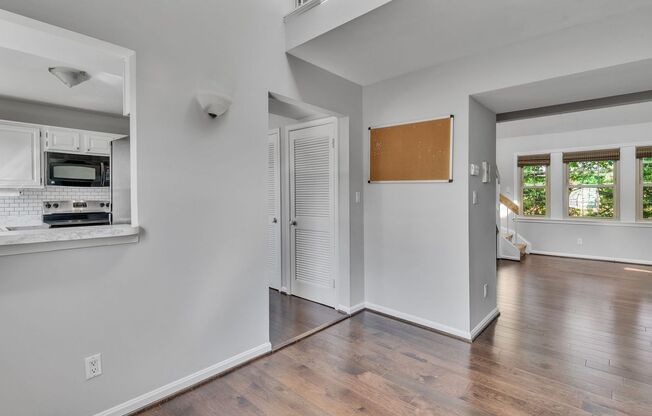 2 beds, 1 bath, $3,328, Unit UNIT 5