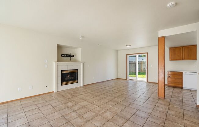 Spacious 3-Bedroom Townhouse with Large Fenced Yard in Quiet Cul-de-Sac – $2,850.00/Month